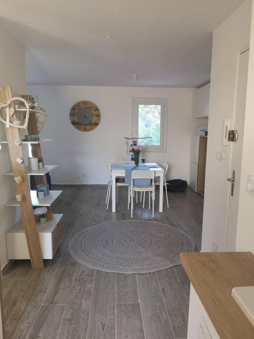 Appartement Proche Mer Avec Terrasse Et Jardin Privatif Hyères Exterior foto